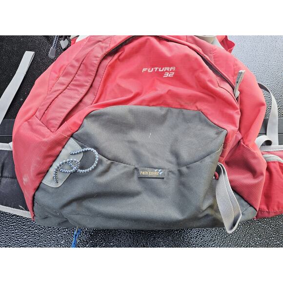 Deuter Futura 32 AC Backpack - Hydration Compatible - Great Daybag - Picture 2 of 16